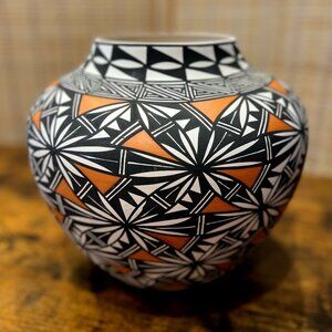 Beautiful! Acoma Handmade Vase by the retired New Mexico artist Enoch Joe.
